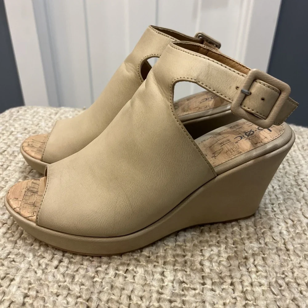 BORN b.o.c Women's Sophie Platform Wedge‎ Mule Size 10 M Beige Tan